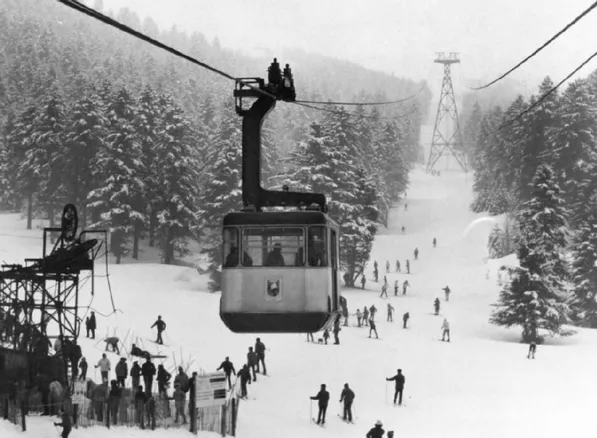 Le Téléphérique du Lioran : Une Vue Imprenable sur le Plomb du Cantal